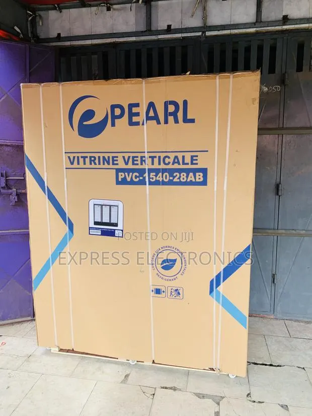 Spectacular Performance Display Fridge Three Door Pearl PVC-1540 · Photo 1