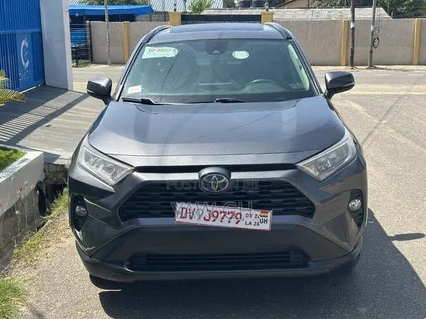 Toyota RAV4 XLE AWD 2020 Gray · Photo 1