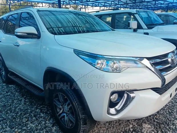 Toyota Fortuner 2019 White · Photo 1