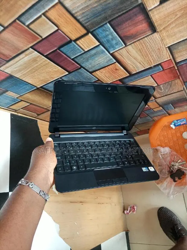 New Laptop HP Mini 1011 2GB Intel Atom HDD 128GB · Photo 1