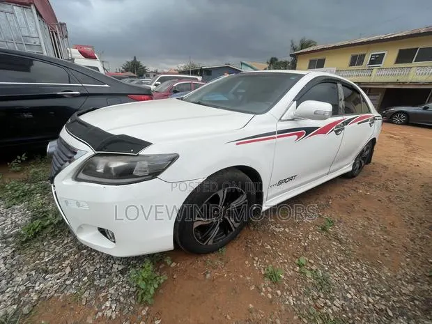 Toyota Camry SE 4dr Sedan (2.5L 4cyl 6A) 2012 White · Photo 1