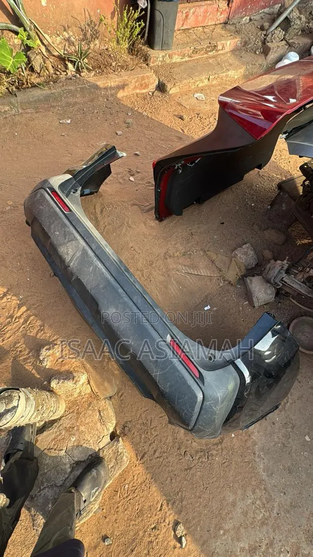 Toyota Rav4 2019,2020,2021,2022,2023,2024,2025 Back Bumper Complete · Photo 1
