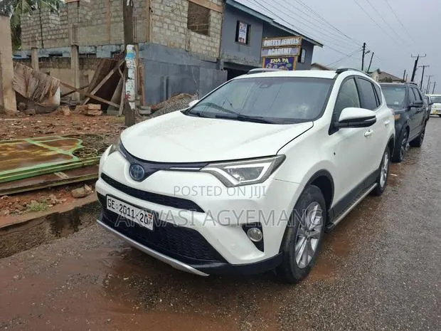 Toyota RAV4 2016 White · Photo 1