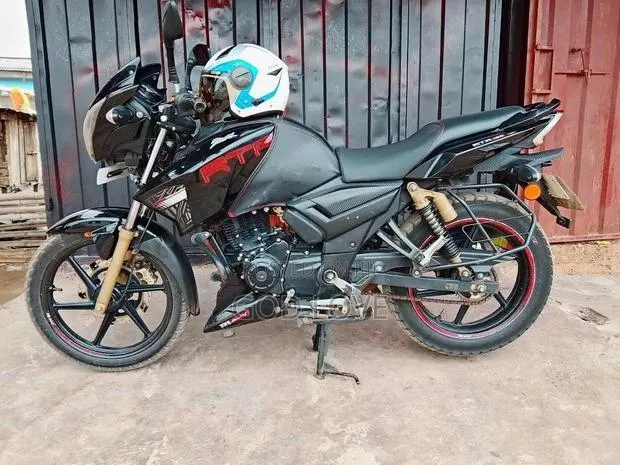 TVS Apache 180 RTR 2023 Black · Photo 1
