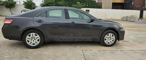 Toyota Camry 2011 Gray · Photo 3