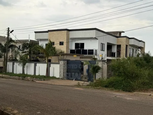 3bdrm Apartment in Nyaho Tamacloe, Cemetery Area for rent · Photo 1