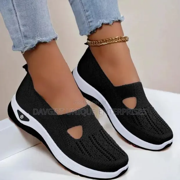 Beautiful Unisex Shoes · Photo 1