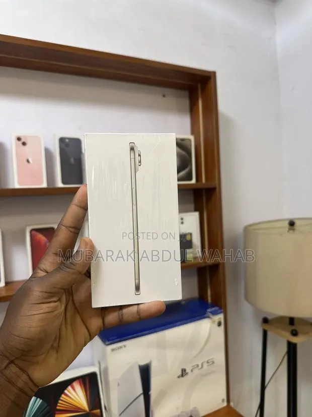 New Apple iPhone Air 256 GB Gold · Photo 1