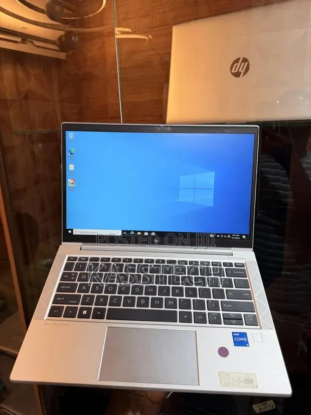 Laptop HP EliteBook 830 G8 16GB Intel Core I5 SSD 256GB · Photo 1