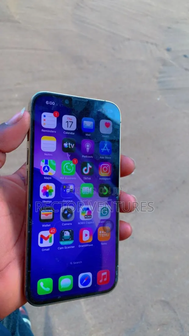 Apple iPhone 13 Pro 256 GB Gold · Photo 1
