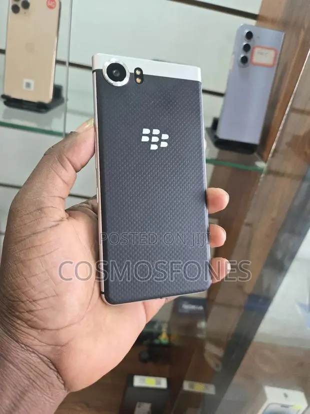 BlackBerry KEYone 32 GB Black · Photo 1