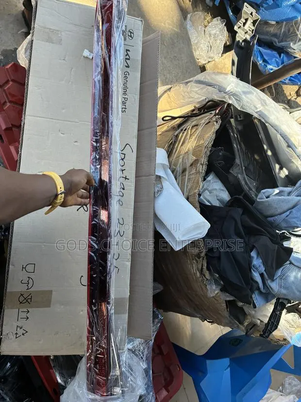 Boot Led Elantra 2022-2023-2024 All Red · Photo 1