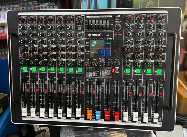 Yamaha X-1200 12channel Powered Mixer With Usb/Bluetooth · Photo 1