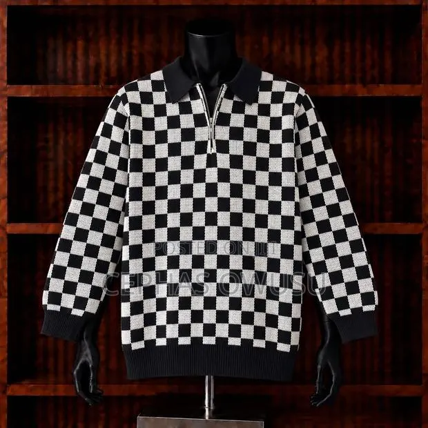 Quarter Zip Sweatshirt · Photo 4