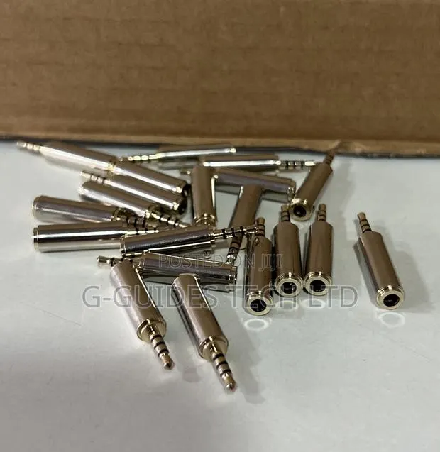 2.5mm Male to 3.5mm Female Audio Adapter · Photo 1