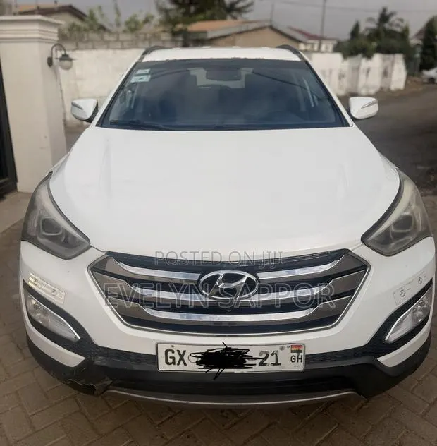 Hyundai Santa Fe 2012 White · Photo 1