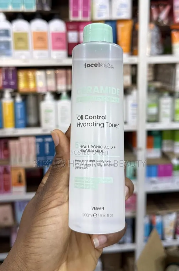 Face Facts Ceramide Oil Control Hydrating Toner 200ml · Photo 1