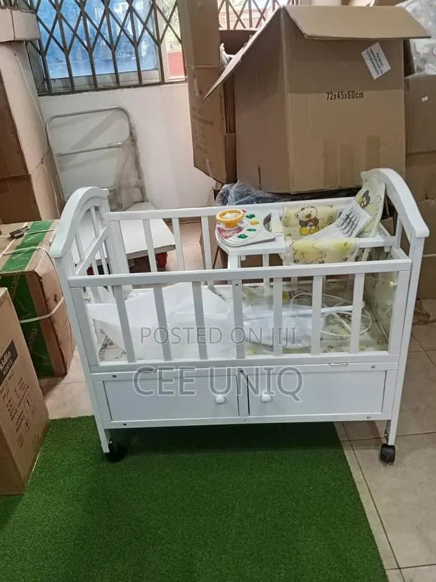 Push Push Wooden Cot · Photo 1