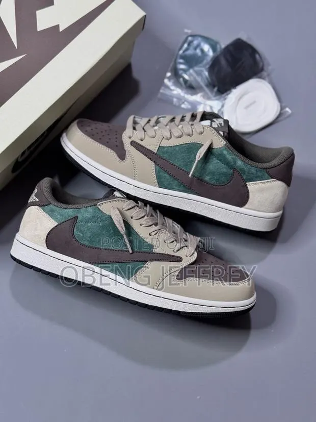 Original Nike Air Jordan 1 Travis Scott Medium Olive · Photo 1