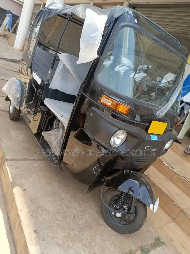 New Bajaj RE 2025 Black · Photo 1