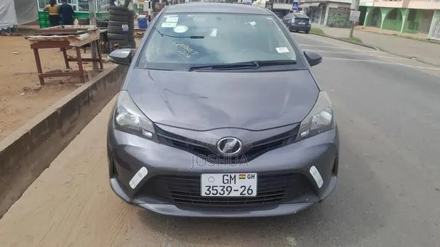 2015 Toyota Vitz · Photo 1