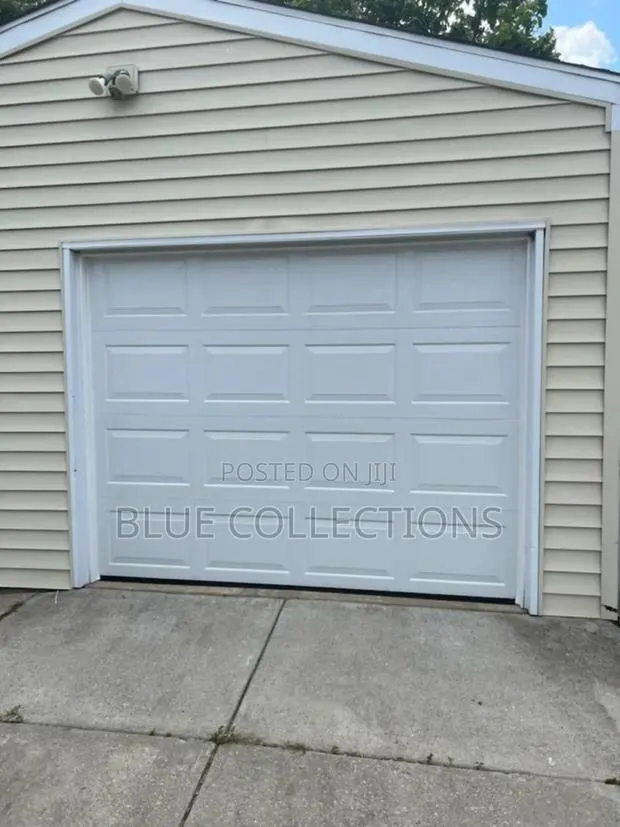9×8 Automatic Garage Door · Photo 1