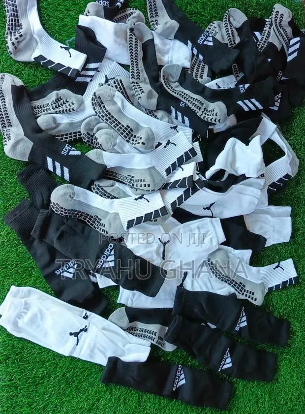 Quality Adidas Socks And Holes For Players · Photo 1