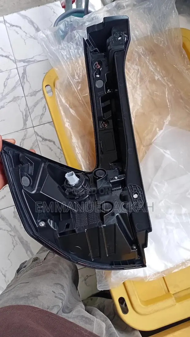 Honda CR-V 2023 Taillight · Photo 1