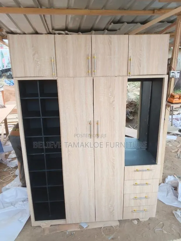 Seven Feet Height Wardrobe · Photo 1