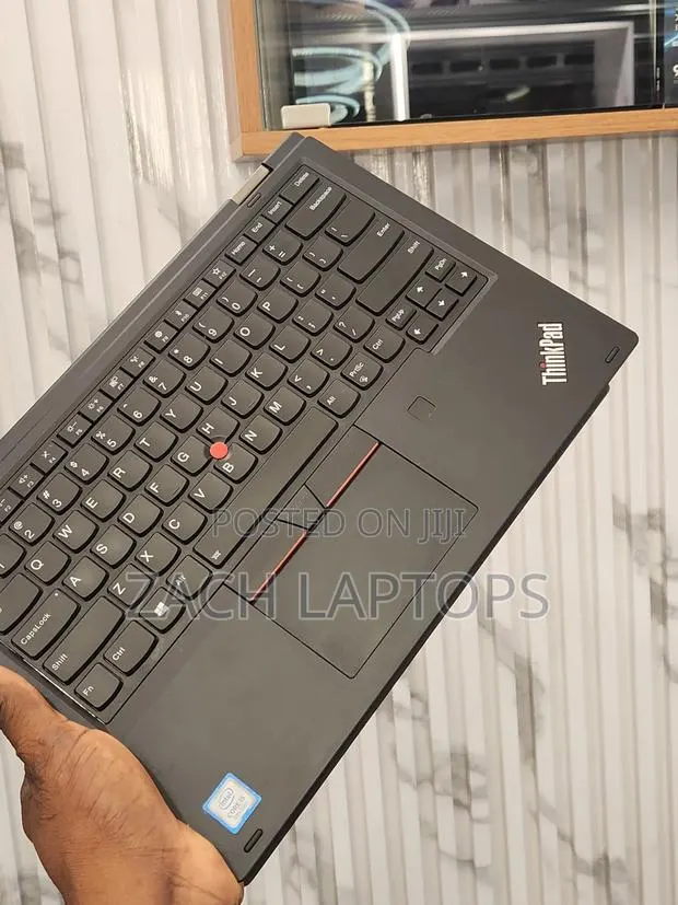 Laptop Lenovo ThinkPad Yoga 8GB Intel Core i5 SSD 256GB · Photo 1