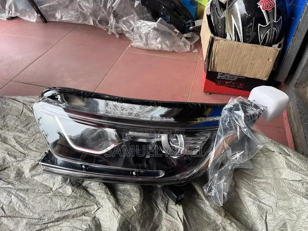 Honda CRV 17 to 22 Headlight Half Led. · Photo 1