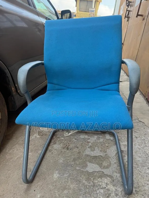 Office Visitor Cantilever Chair · Photo 1