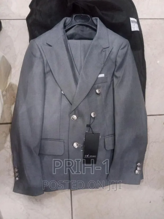 Kid Boys Double Breasted Suits · Photo 1