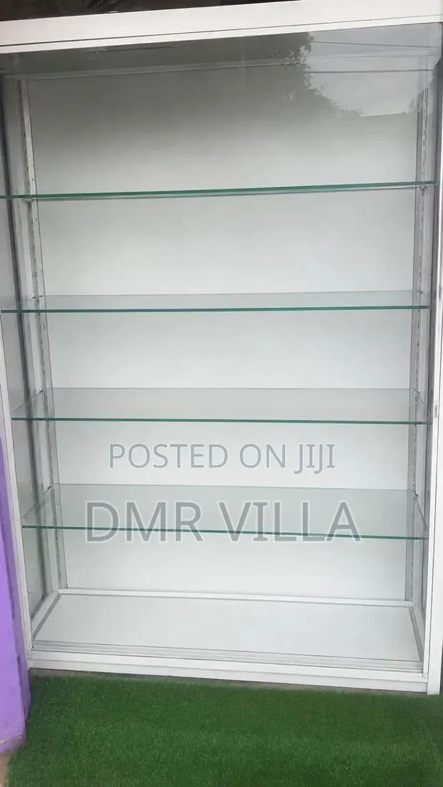 Glass Showcase · Photo 1
