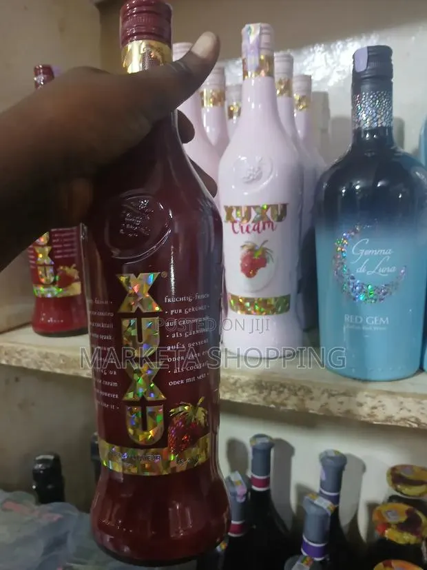 Xuxu Strawberry Liqueur 750ml · Photo 1