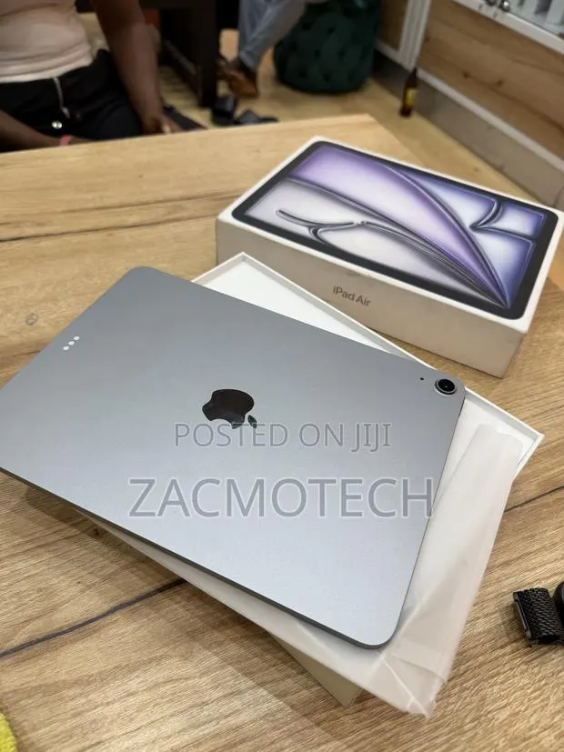 Apple iPad Air 11 (2026) 256 GB Gray · Photo 1