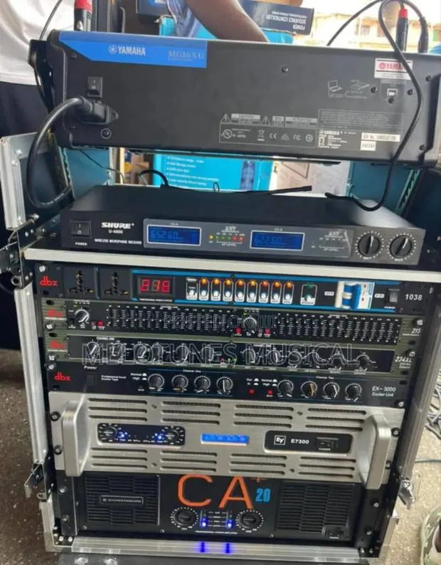 Line Array 10inches Speakers With Bass and Amp Rack Set · Photo 1