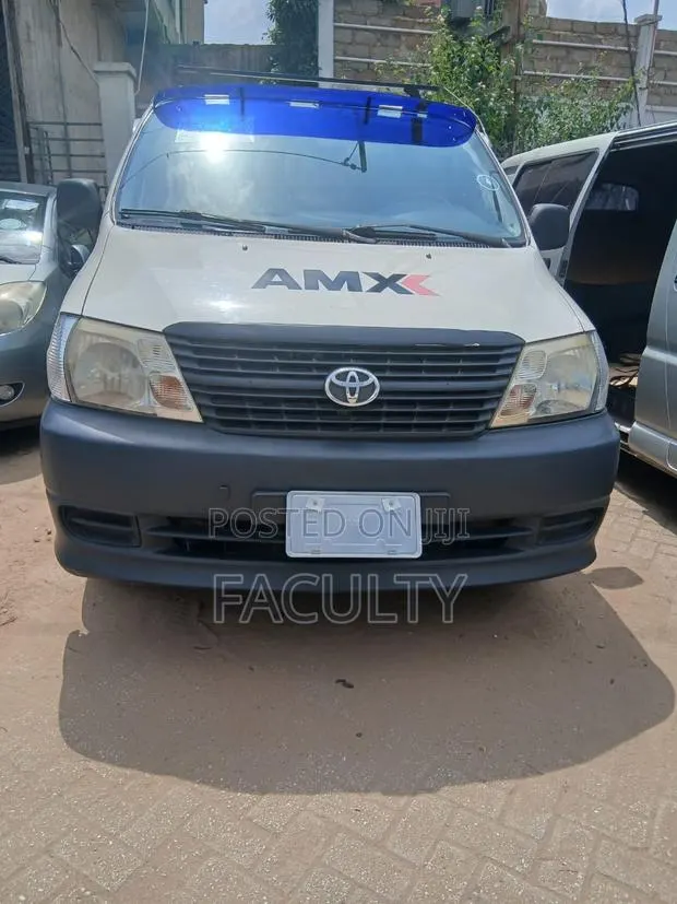 Toyota HiAce 2008 Silver · Photo 1