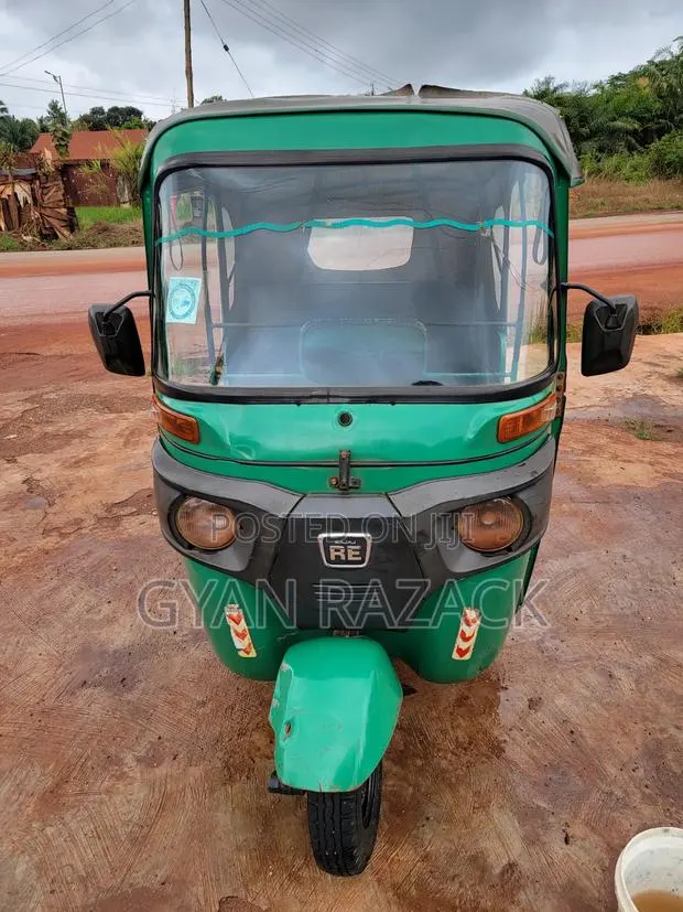 Bajaj RE 2020 Green · Photo 1