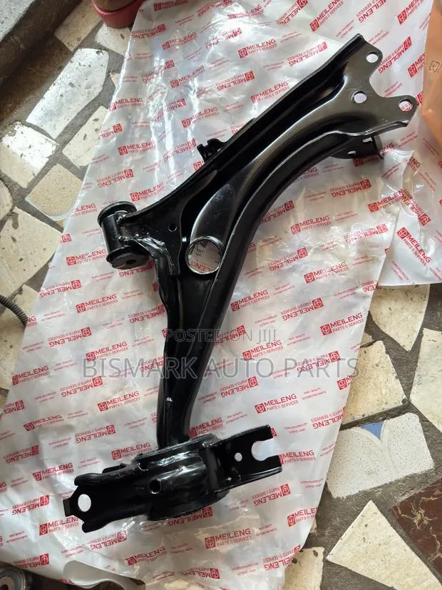 Honda Civic 2016 2017 2018 2019 2020 2021 Lower Arm · Photo 1