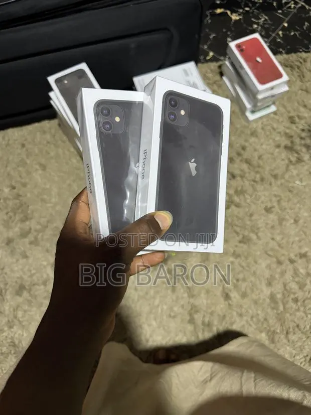 Apple iPhone 11 64 GB Black · Photo 1