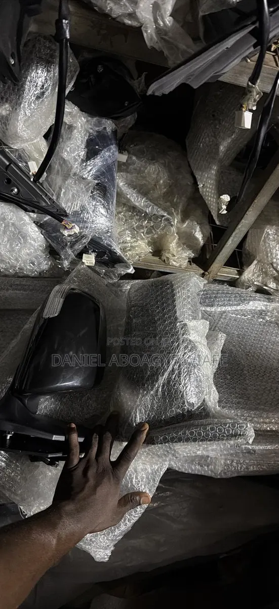 Corolla 2004-2006 Side Mirrors With Light · Photo 1