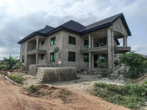 8bdrm House in Kumasi Metropolitan for sale · Photo 1