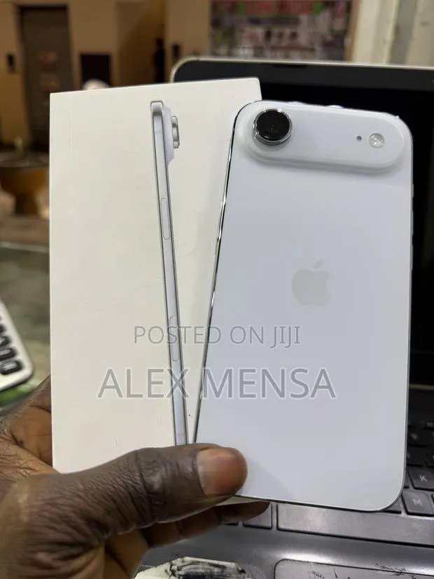 Apple iPhone Air 256 GB White · Photo 1