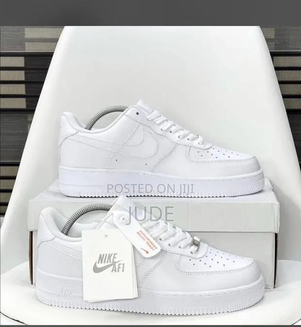 White Nike Airforce · Photo 1
