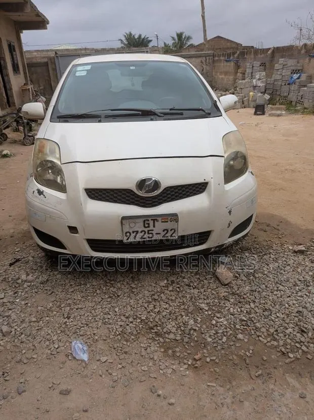 Toyota Vitz 2010 White