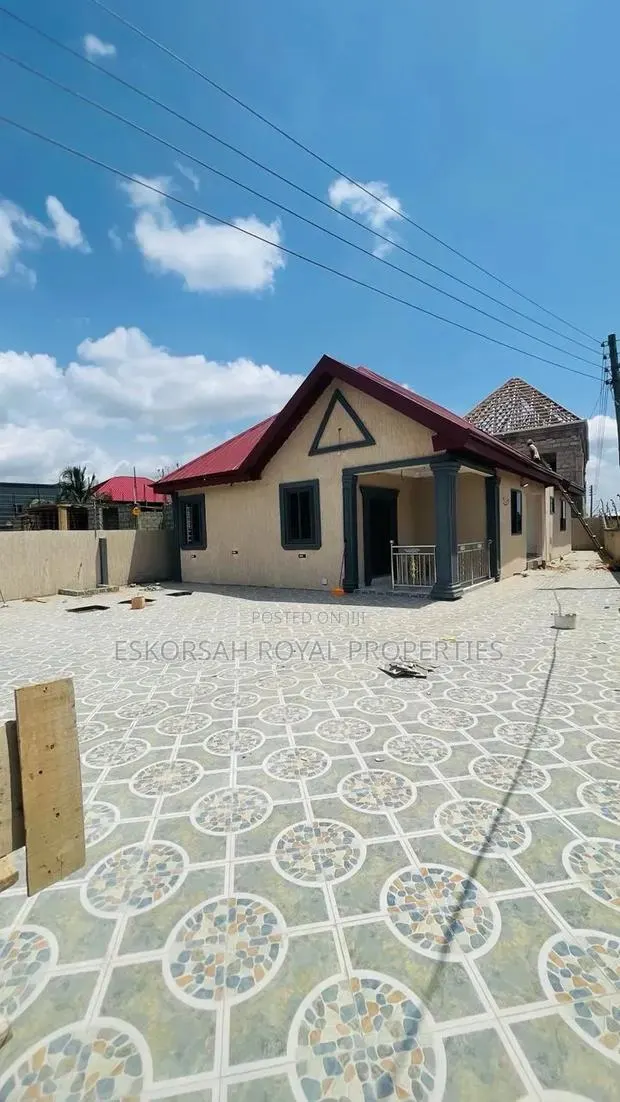 3bdrm House in Ablekuma, Fan Milk for sale · Photo 1