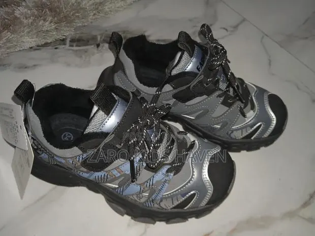 Kids Shoes · Photo 1