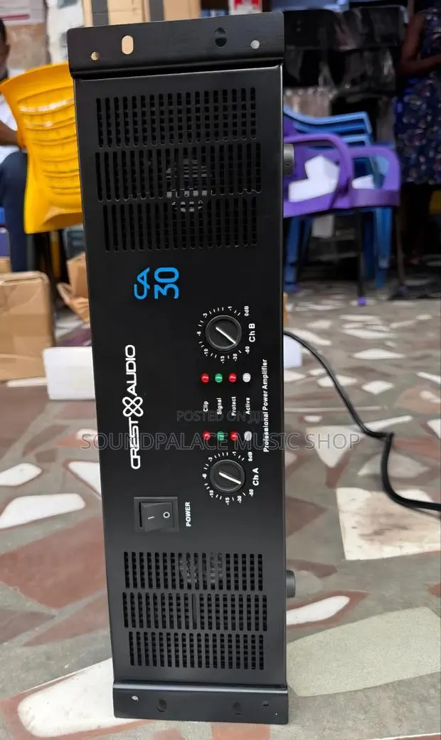 Crest Audio CA 30 Professional 2-Channel Power Amplifier · Photo 1