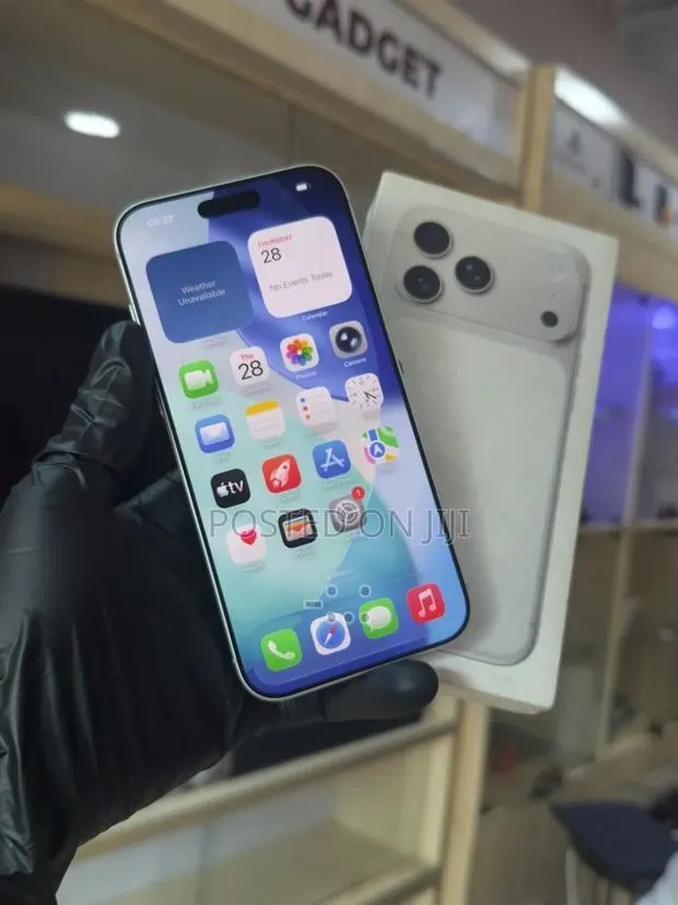 Apple iPhone 17 Pro Max 512 GB Silver · Photo 1
